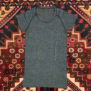 Lululemon Short Sleeve Swiftly Tech Top, Size 4
